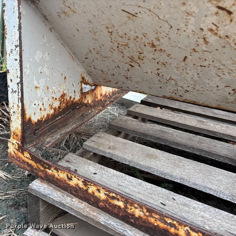 image for item EE4010 Bar-Six cake feeder