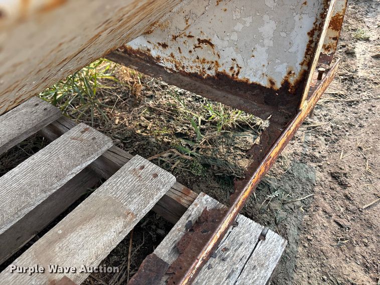 image for item EE4010 Bar-Six cake feeder