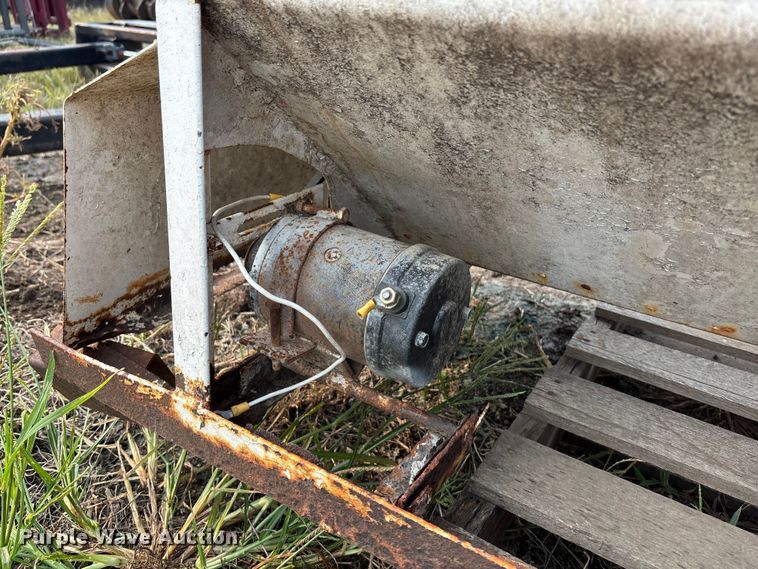 image for item EE4010 Bar-Six cake feeder