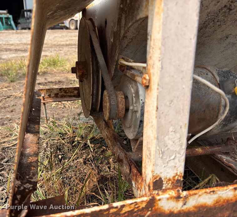 image for item EE4010 Bar-Six cake feeder