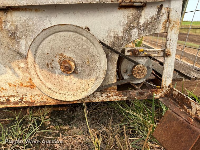 image for item EE4010 Bar-Six cake feeder