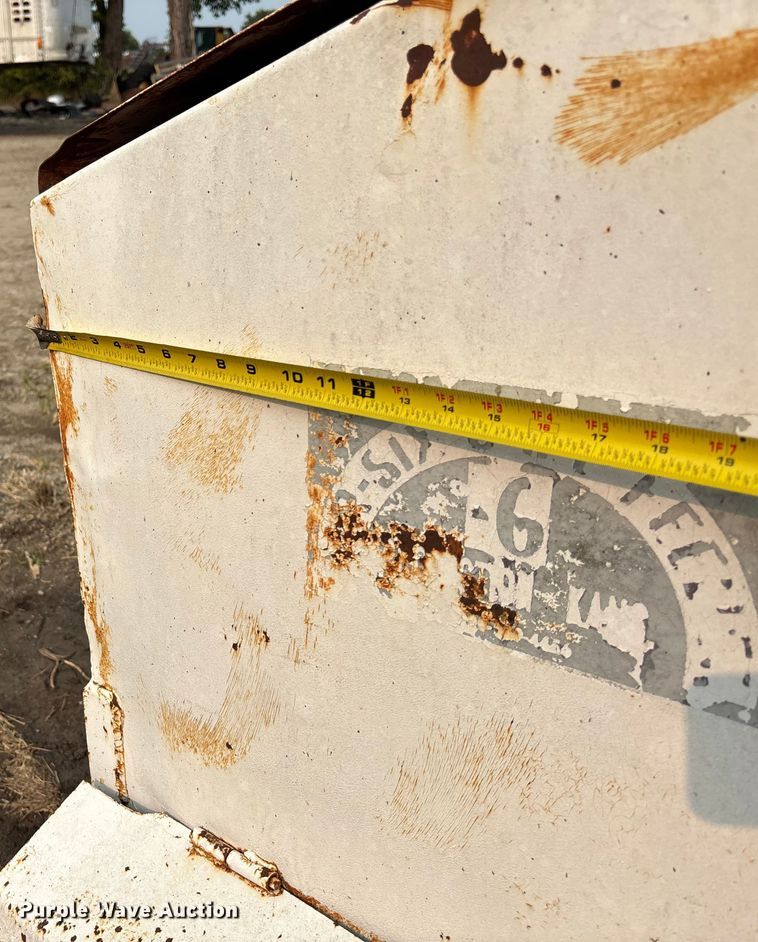 image for item EE4010 Bar-Six cake feeder