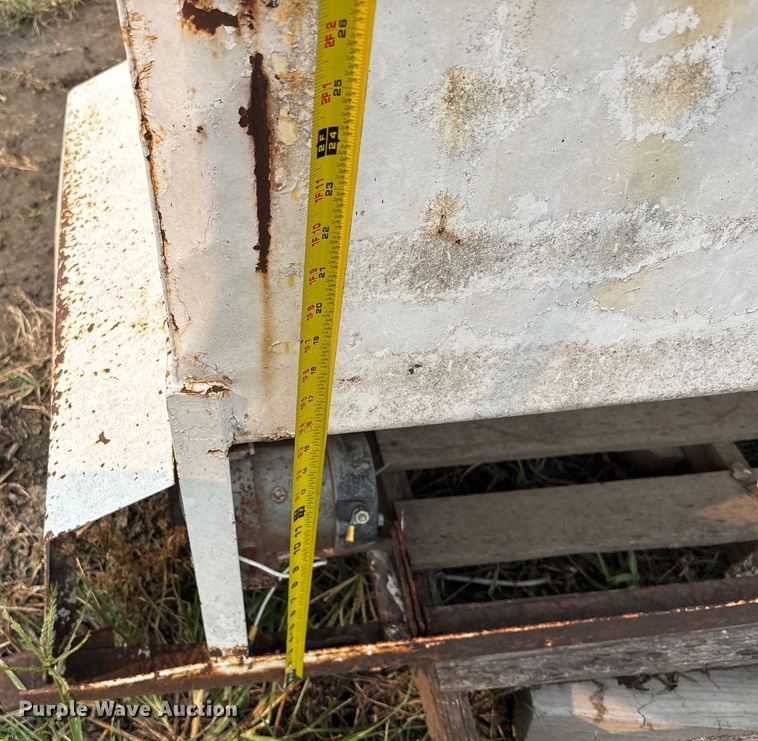 image for item EE4010 Bar-Six cake feeder