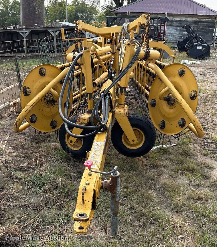 image for item EE4011 Vermeer R23 Twin Rake hay rake