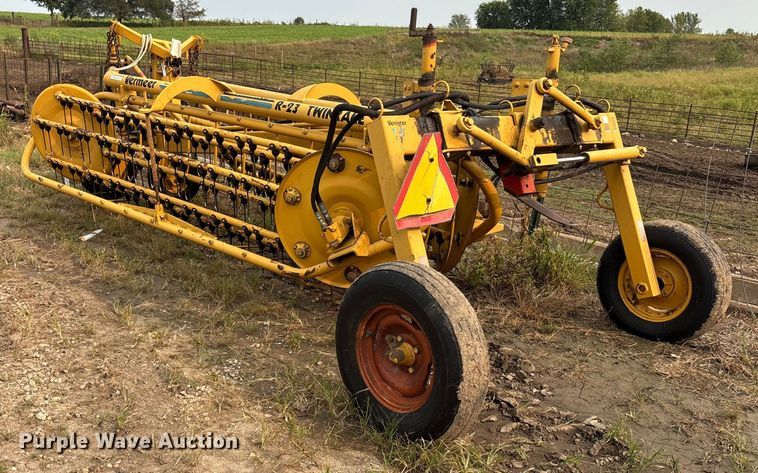 image for item EE4011 Vermeer R23 Twin Rake hay rake