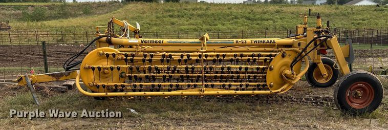 image for item EE4011 Vermeer R23 Twin Rake hay rake