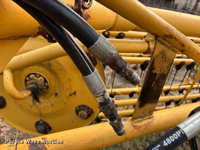 image for item EE4011 Vermeer R23 Twin Rake hay rake