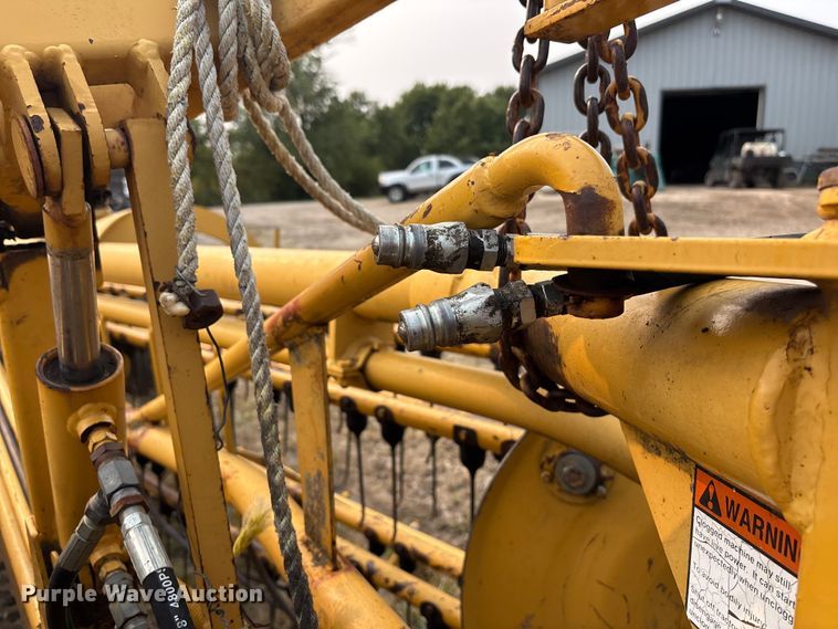 image for item EE4011 Vermeer R23 Twin Rake hay rake