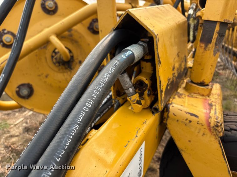 image for item EE4011 Vermeer R23 Twin Rake hay rake