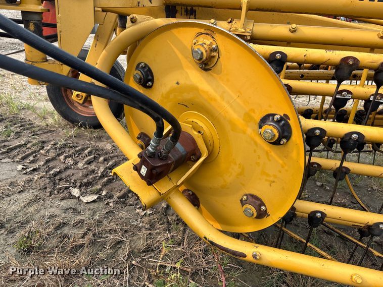 image for item EE4011 Vermeer R23 Twin Rake hay rake