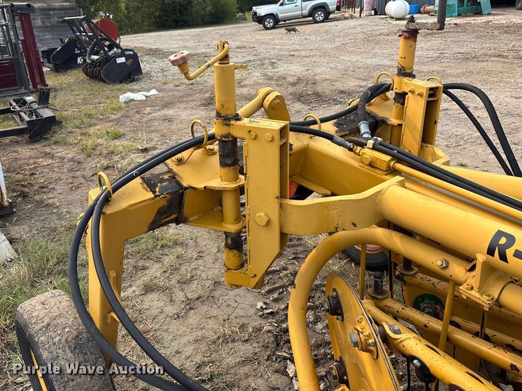 image for item EE4011 Vermeer R23 Twin Rake hay rake