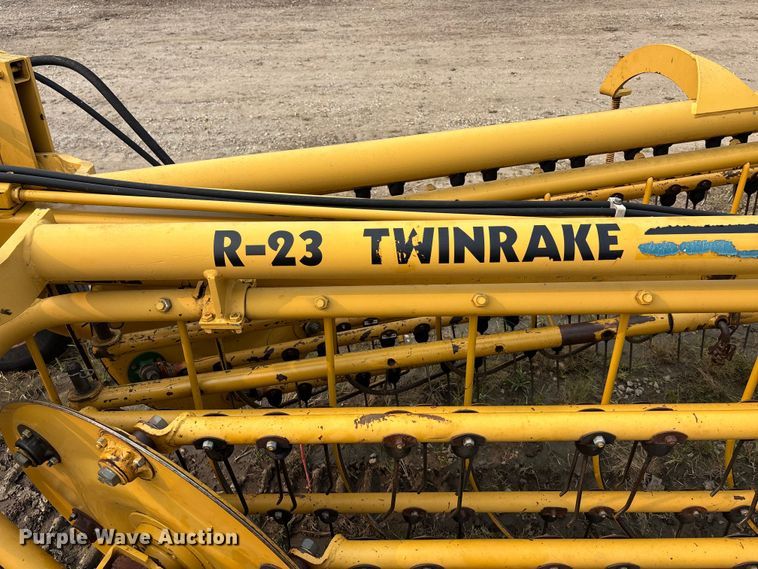 image for item EE4011 Vermeer R23 Twin Rake hay rake