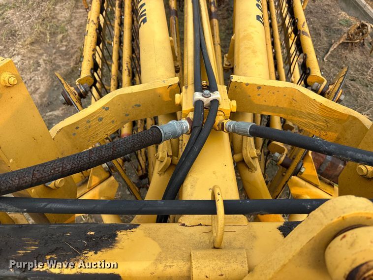 image for item EE4011 Vermeer R23 Twin Rake hay rake