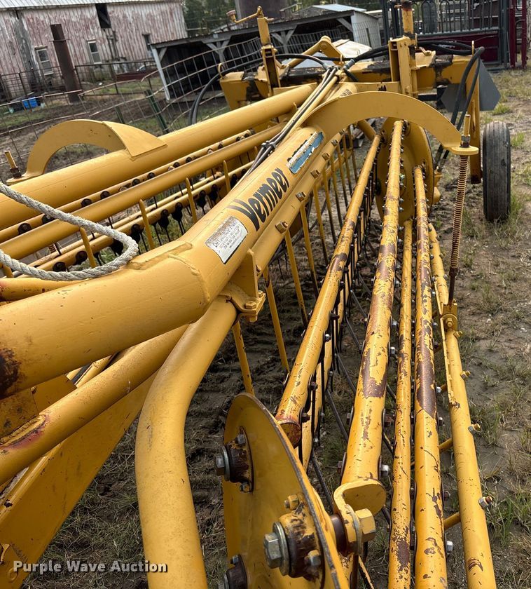image for item EE4011 Vermeer R23 Twin Rake hay rake