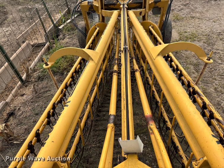 image for item EE4011 Vermeer R23 Twin Rake hay rake