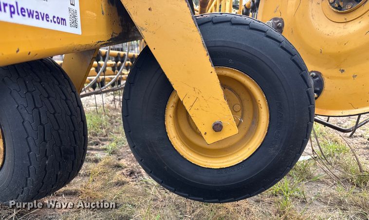 image for item EE4011 Vermeer R23 Twin Rake hay rake