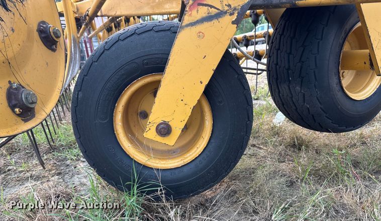 image for item EE4011 Vermeer R23 Twin Rake hay rake