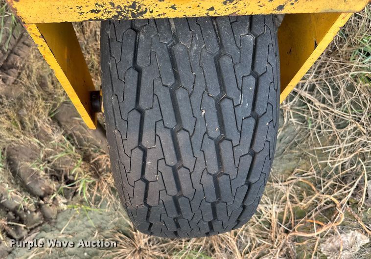 image for item EE4011 Vermeer R23 Twin Rake hay rake