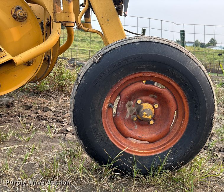 image for item EE4011 Vermeer R23 Twin Rake hay rake