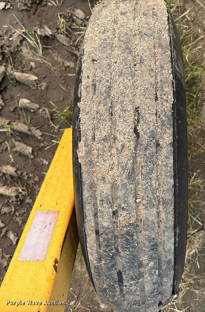 image for item EE4011 Vermeer R23 Twin Rake hay rake