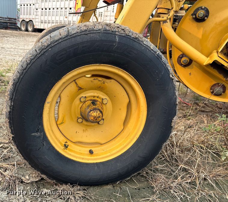 image for item EE4011 Vermeer R23 Twin Rake hay rake