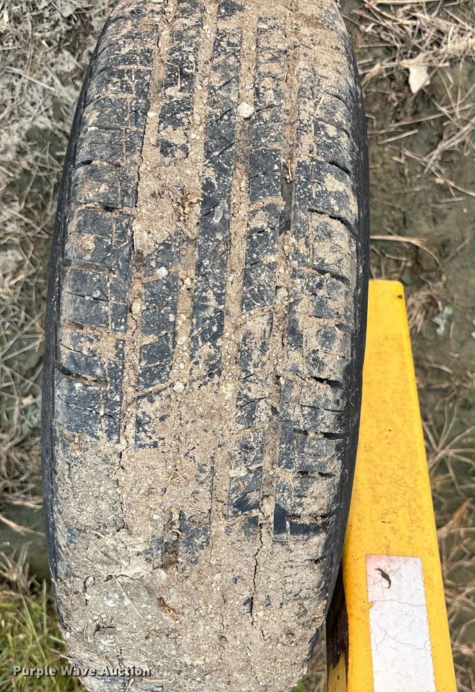 image for item EE4011 Vermeer R23 Twin Rake hay rake