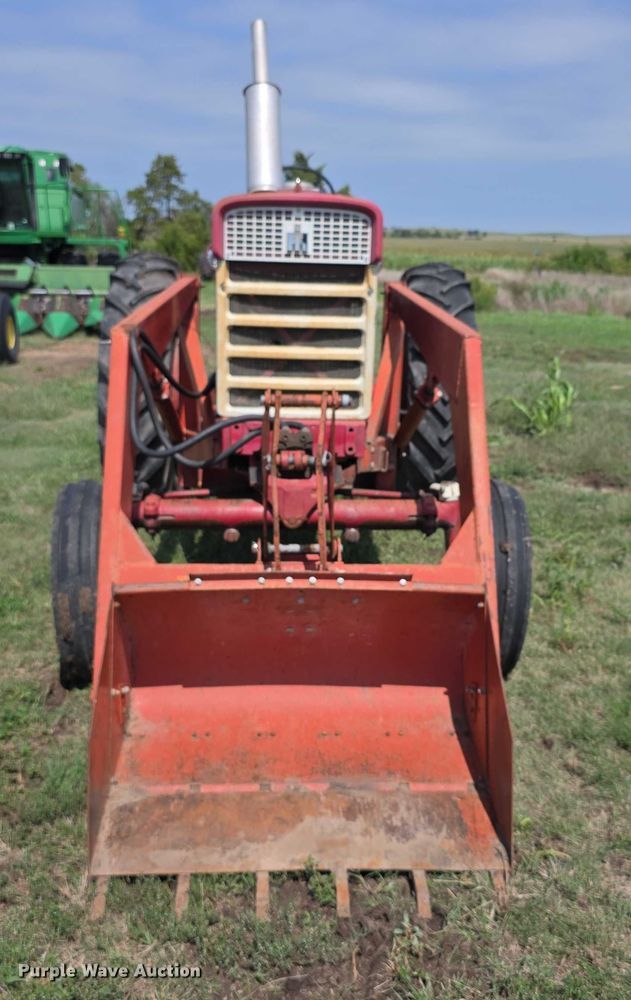 image for item EF3795 1960 Farmall 460 tractor