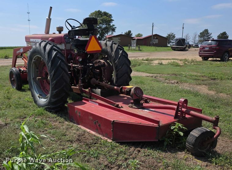 image for item EF3795 1960 Farmall 460 tractor