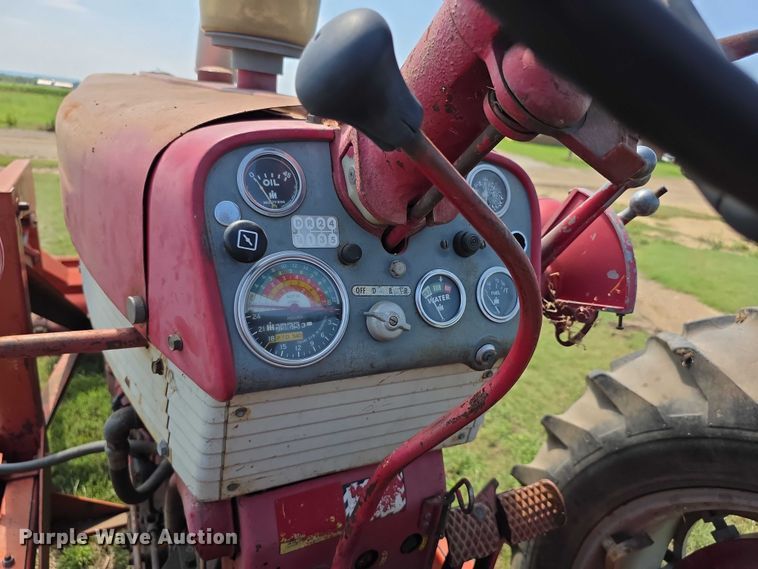 image for item EF3795 1960 Farmall 460 tractor