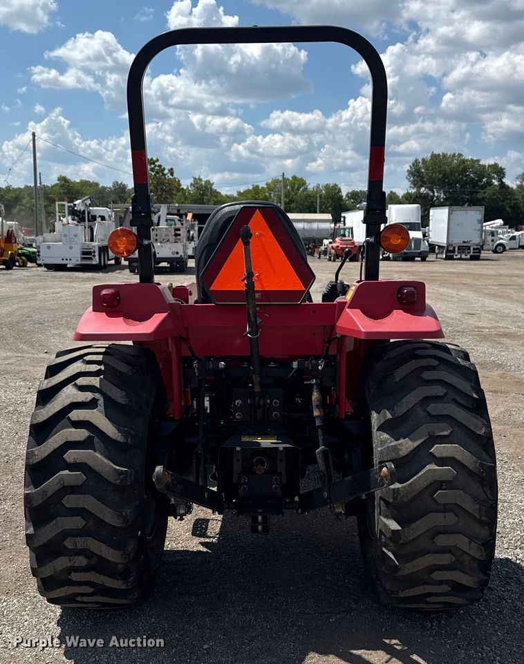 image for item EG6167 2017 Mahindra 1626H MFWD tractor