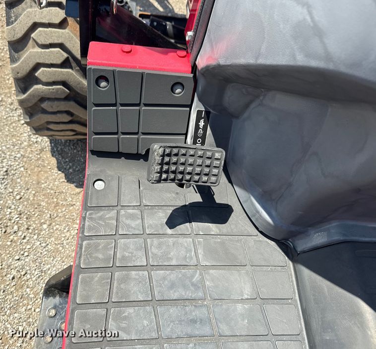 image for item EG6167 2017 Mahindra 1626H MFWD tractor