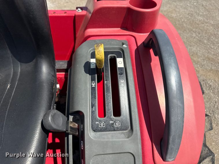 image for item EG6167 2017 Mahindra 1626H MFWD tractor