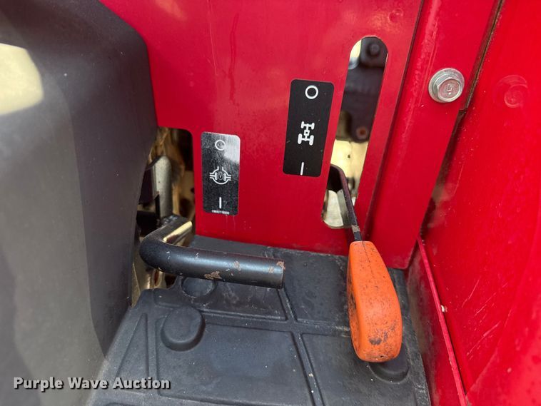 image for item EG6167 2017 Mahindra 1626H MFWD tractor