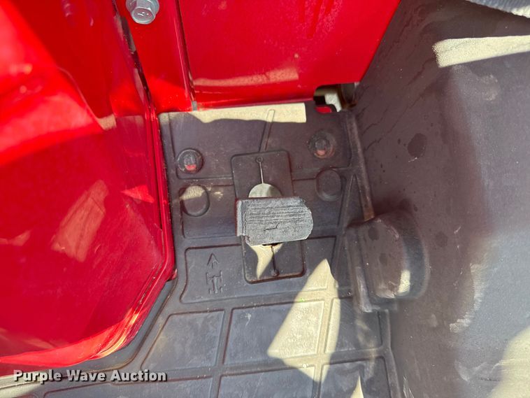 image for item EG6167 2017 Mahindra 1626H MFWD tractor