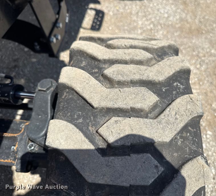 image for item EG6167 2017 Mahindra 1626H MFWD tractor