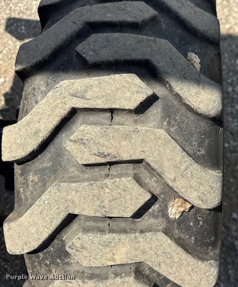 image for item EG6167 2017 Mahindra 1626H MFWD tractor