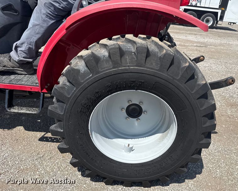 image for item EG6167 2017 Mahindra 1626H MFWD tractor