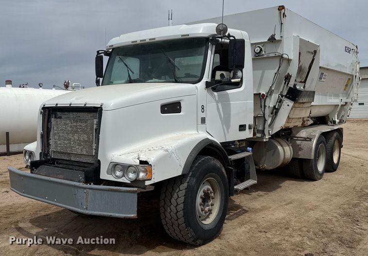 2012 Volvo Vhd Feed Mixer Truck VIN: 4V5KC9EG7CN562527 Lot: 999297542