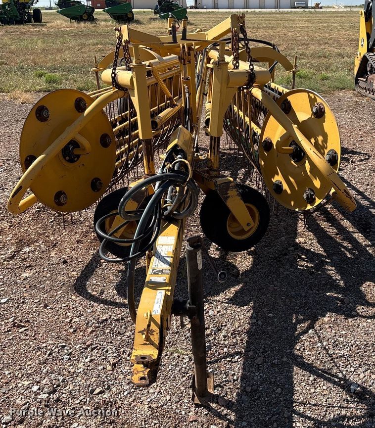 image for item EM0592 Vermeer R23 Twin Rake hay rake