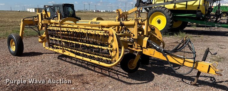 image for item EM0592 Vermeer R23 Twin Rake hay rake