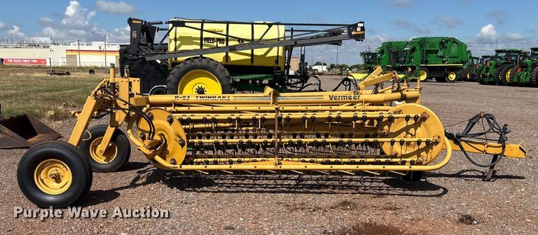 image for item EM0592 Vermeer R23 Twin Rake hay rake