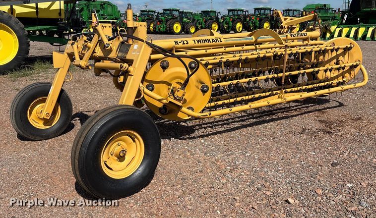 image for item EM0592 Vermeer R23 Twin Rake hay rake
