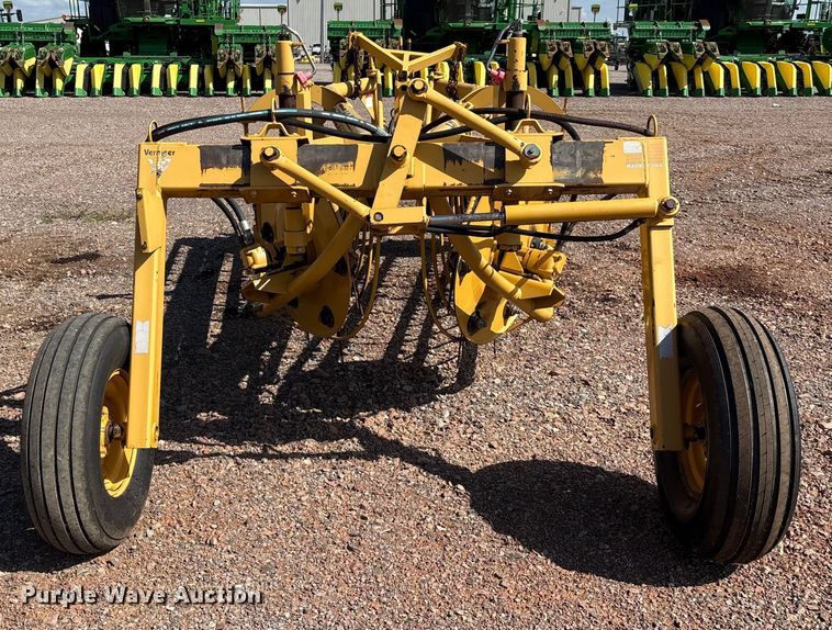 image for item EM0592 Vermeer R23 Twin Rake hay rake