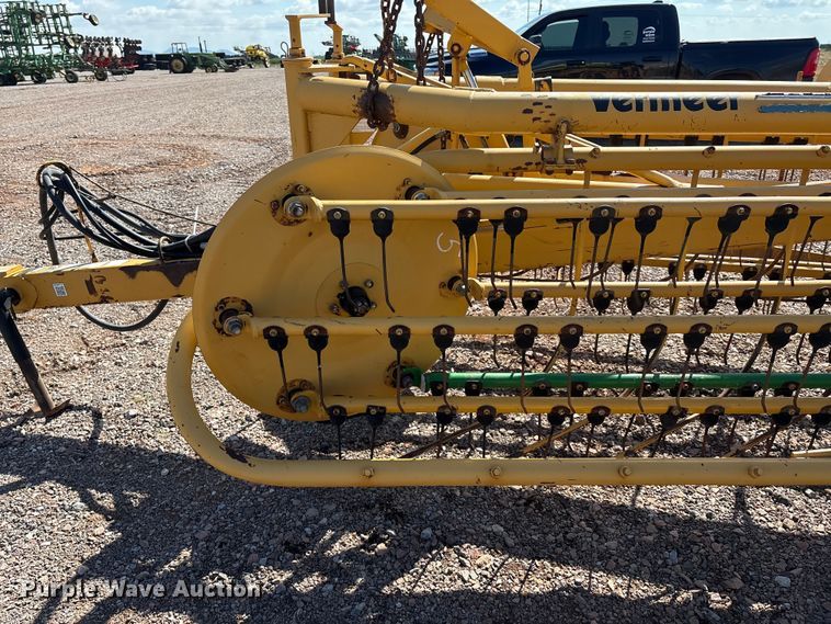 image for item EM0592 Vermeer R23 Twin Rake hay rake