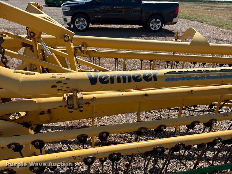image for item EM0592 Vermeer R23 Twin Rake hay rake