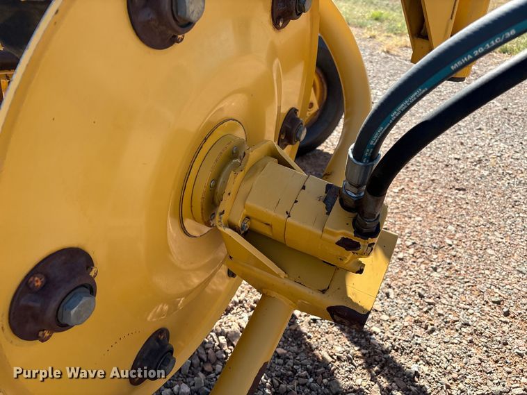 image for item EM0592 Vermeer R23 Twin Rake hay rake