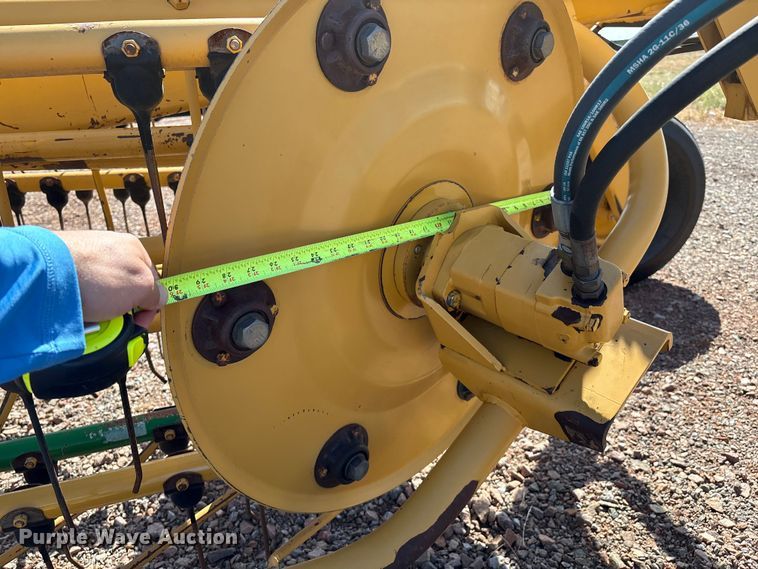 image for item EM0592 Vermeer R23 Twin Rake hay rake