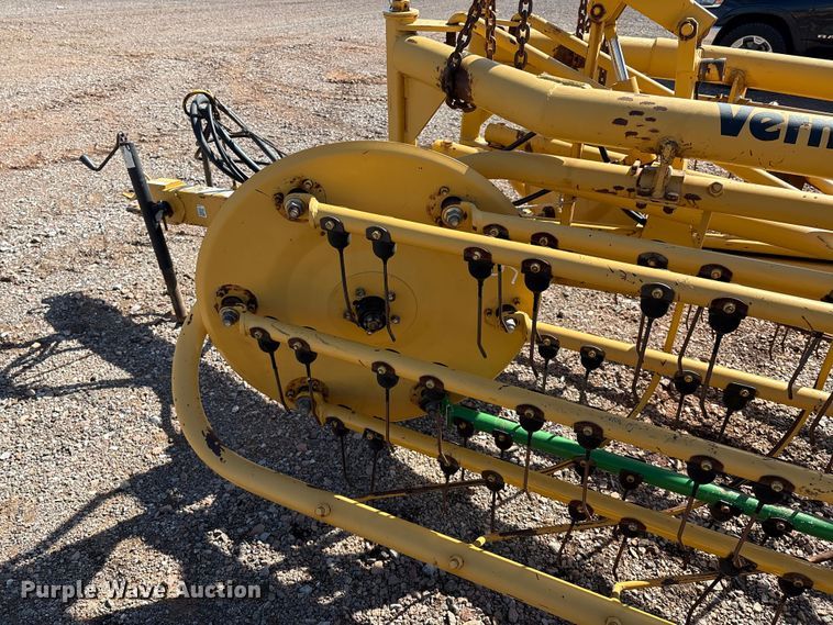 image for item EM0592 Vermeer R23 Twin Rake hay rake