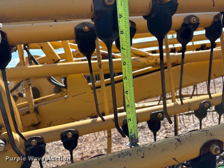 image for item EM0592 Vermeer R23 Twin Rake hay rake