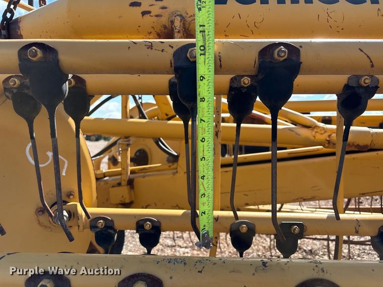 image for item EM0592 Vermeer R23 Twin Rake hay rake